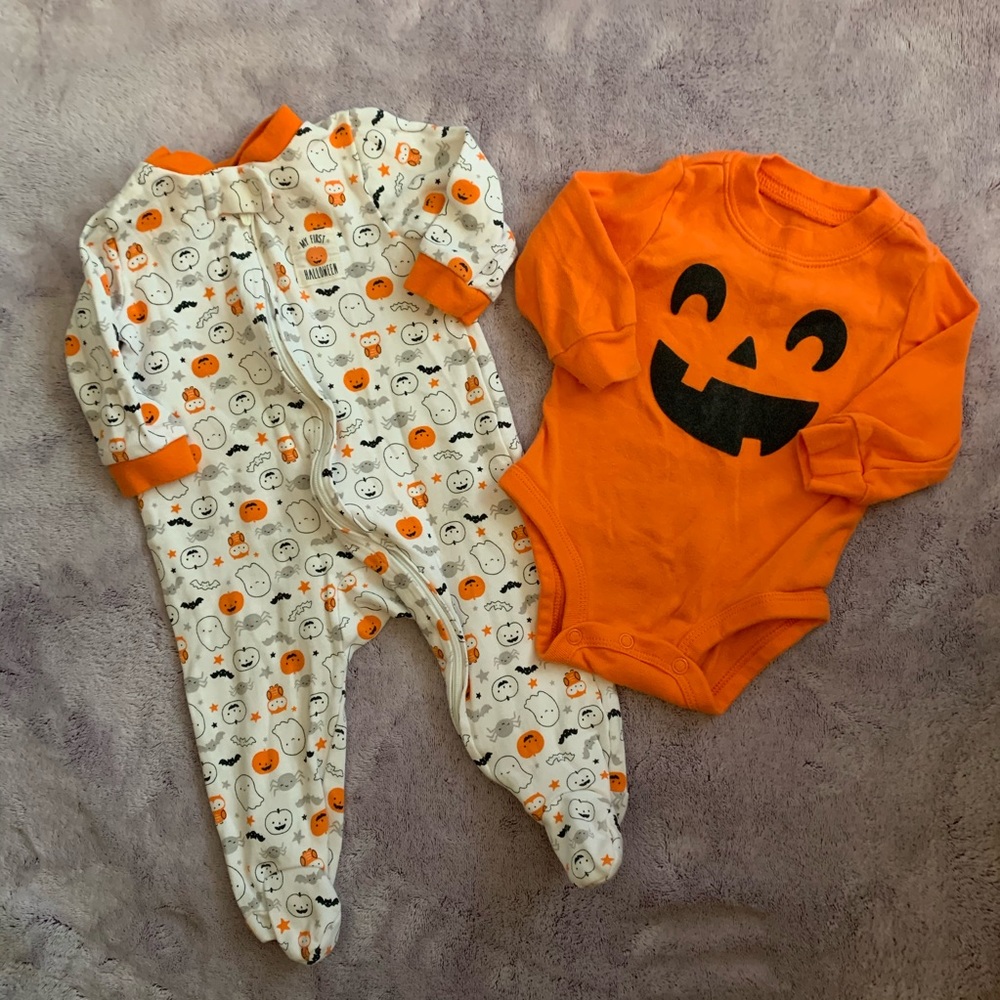 5/$25 🛍 Carters Halloween Pjs and Onesie